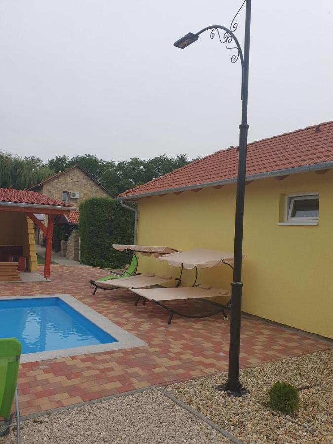 Hotel Ponty-Poronty Vendeghaz Nagybaracska Exterior foto